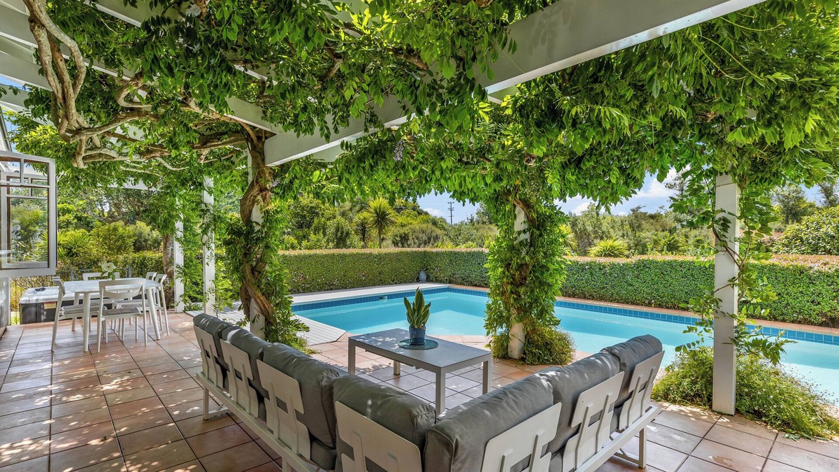 Riverhead House | Riverview Homestead - Luxury Villa - Pool + Spa