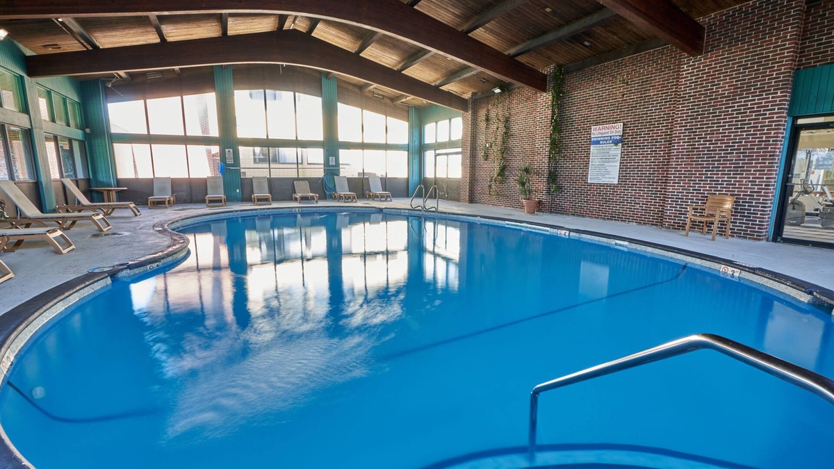 Somerset Hotel | Riverview Inn & Suites