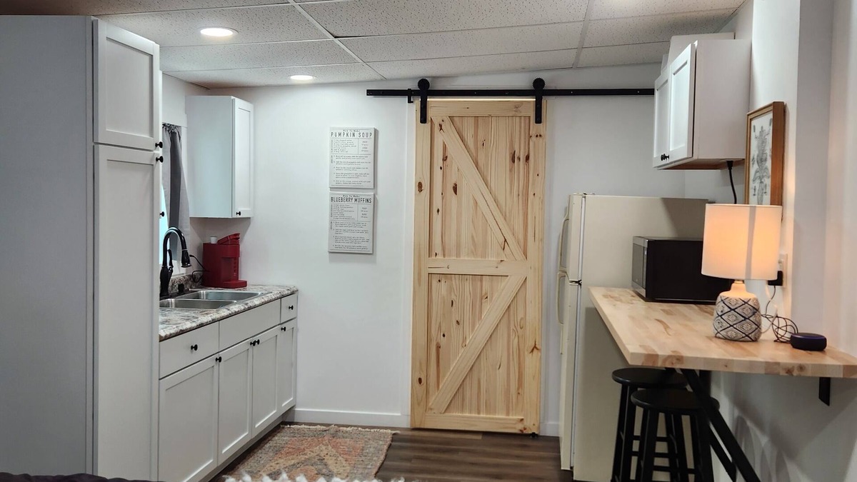 Mount Vernon Apartment | Riverview Studio Apartment. Weekly/Monthly Discounts! Wifi. Convenient Location.