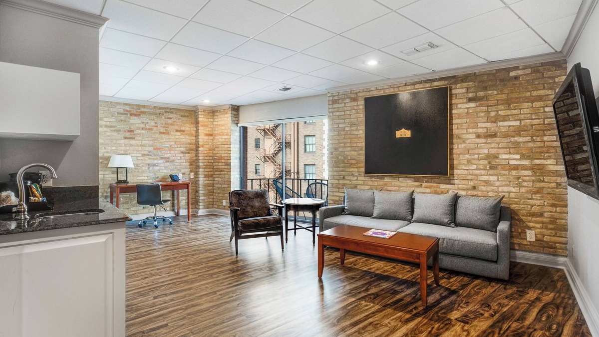 Main - Military Plaza House | RiverWalk Plaza - Presidential Suite
