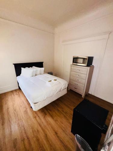 Tenderloin Hotel | Riviera Hotel