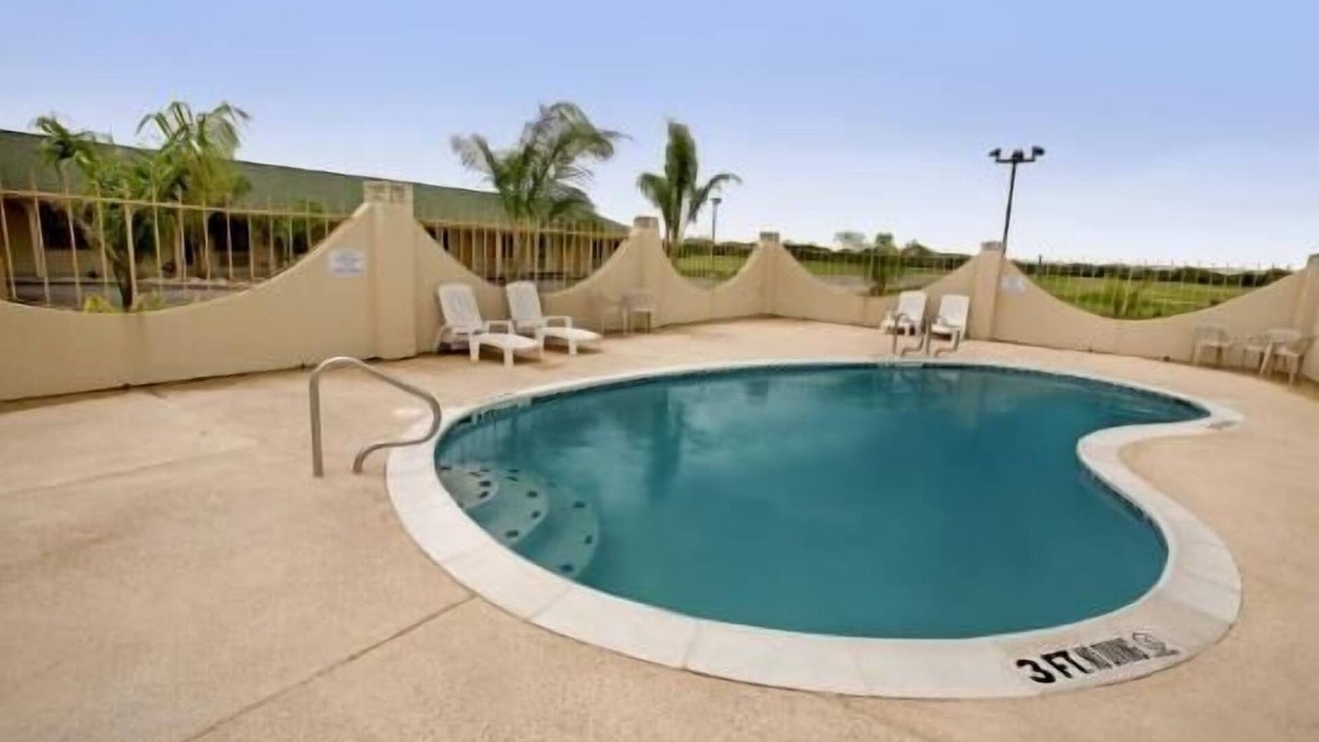 Riviera Hotel | Riviera Inn & Suites