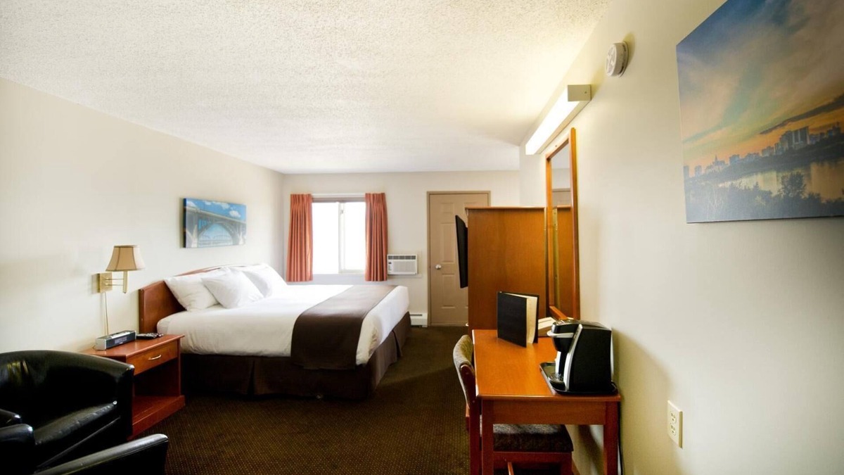 North Industrial Hotel | Riviera Motor Inn