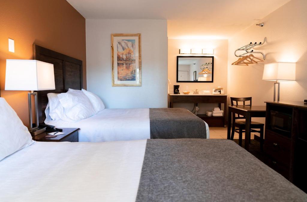 Saratoga Hotel | Riviera Motor Lodge