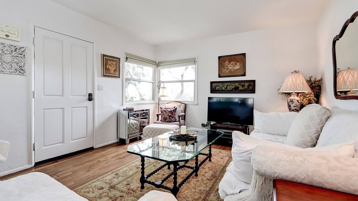 Redondo Beach Apartment | Riviera Village/Redondo Beach