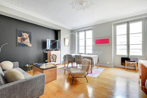 Quartier de la Place-Vendome Apartment | Rivoli Street - Tuileries Garden - Luxury Comfort