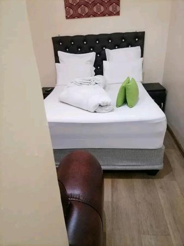 Mahikeng Apartment | Rizhatchguest