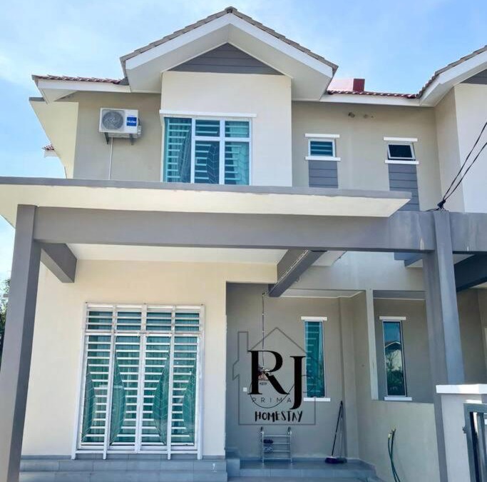 Kampung Gong Badak House | RJ Prima (UMT, UniSZA, Spacious, Beach + Netflix)