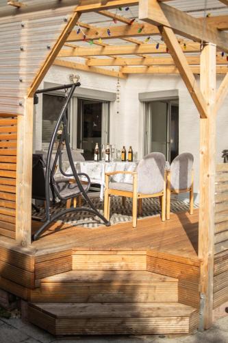 Fuerth Apartment | RK79 Ferienwohnung mit 4 Zimmer, Garten und Pool nähe Klinikum U-Bahn & S-Bahn zum Messegelände Nürnberg