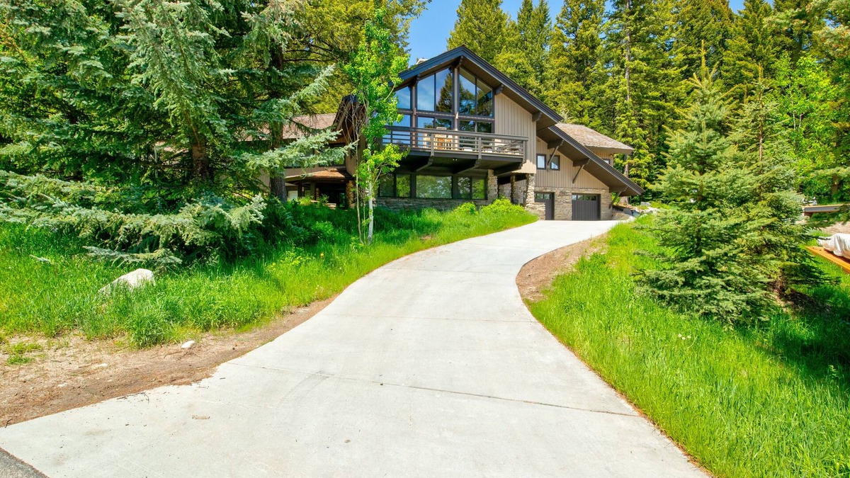 Teton Village House | RMR: Sublette Ridge Ski Lodge in Teton Village