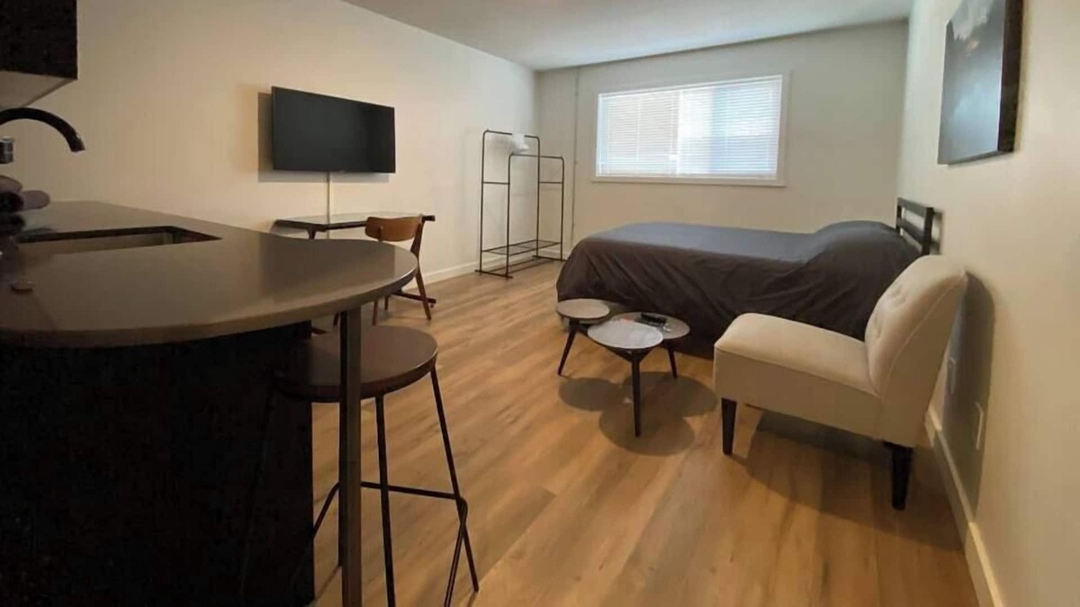 Clairmont Apartment | RNDup Urban Lofts Exec Single Room Modern and Trendy!
