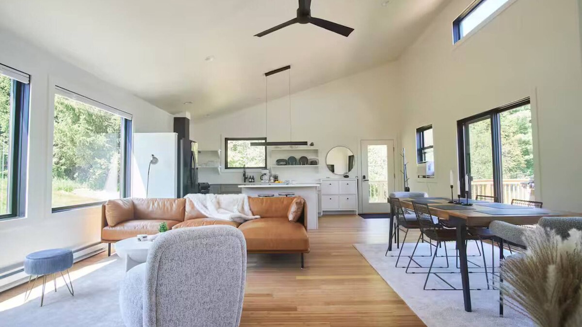 Jeffersonville Cabin | Ro House - A Modern Cabin w/Hot Tub!