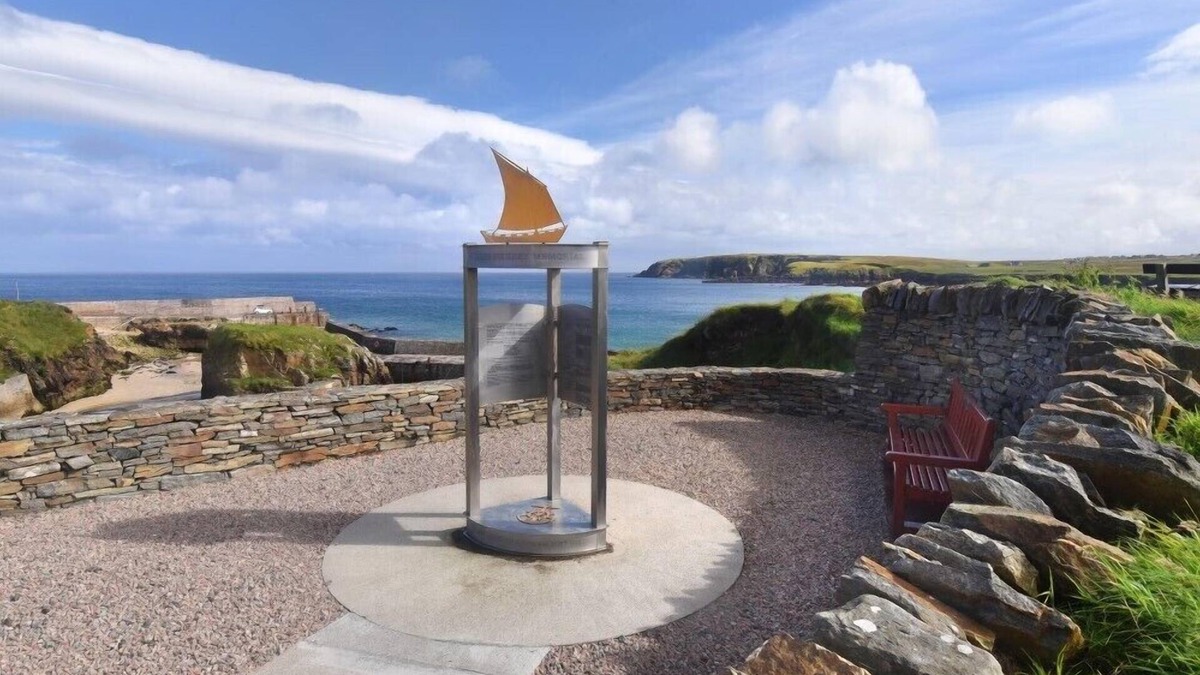 Knockaird Cottage | ROAD END COTTAGE, romantic, with open fire in Port Of Ness