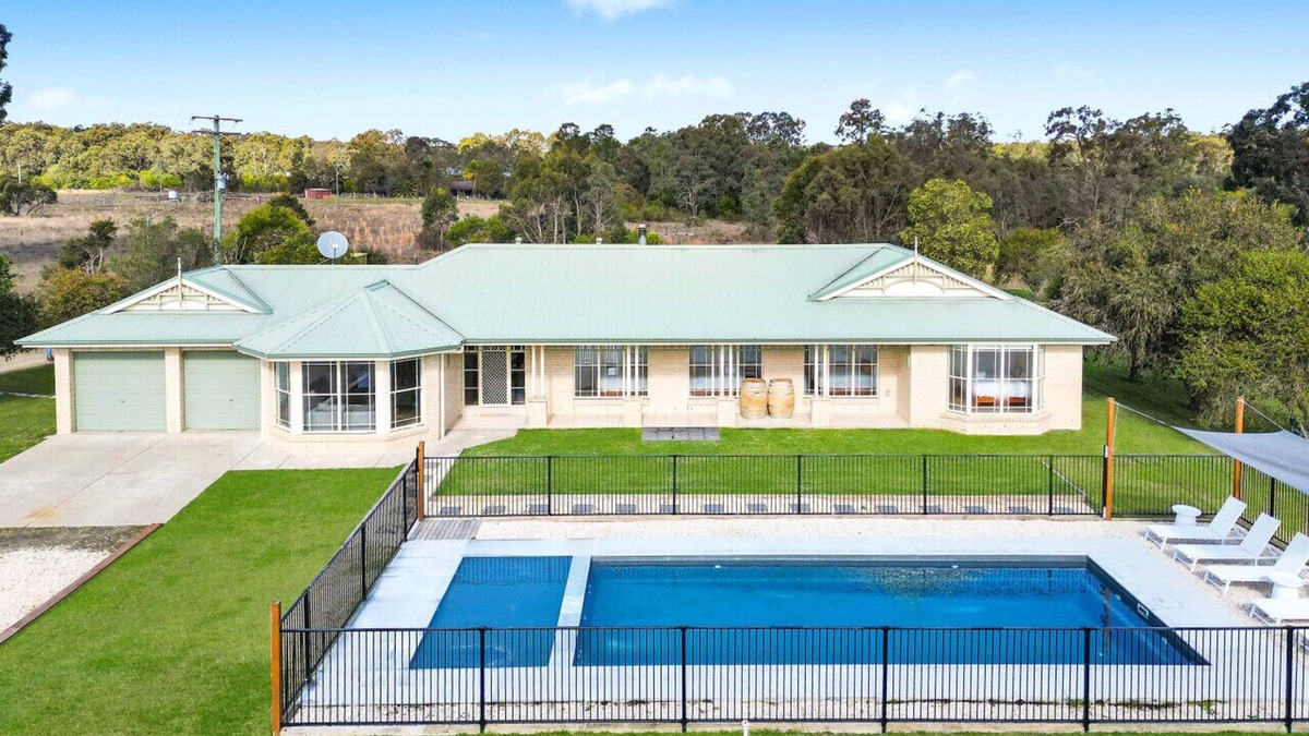 Keinbah House | Roads End | Games Barn | Ponies| Alfresco Dining