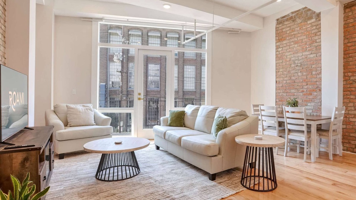 Arts/Warehouse District House | Roami at The Churchill | 2 Bedroom w/Balcony