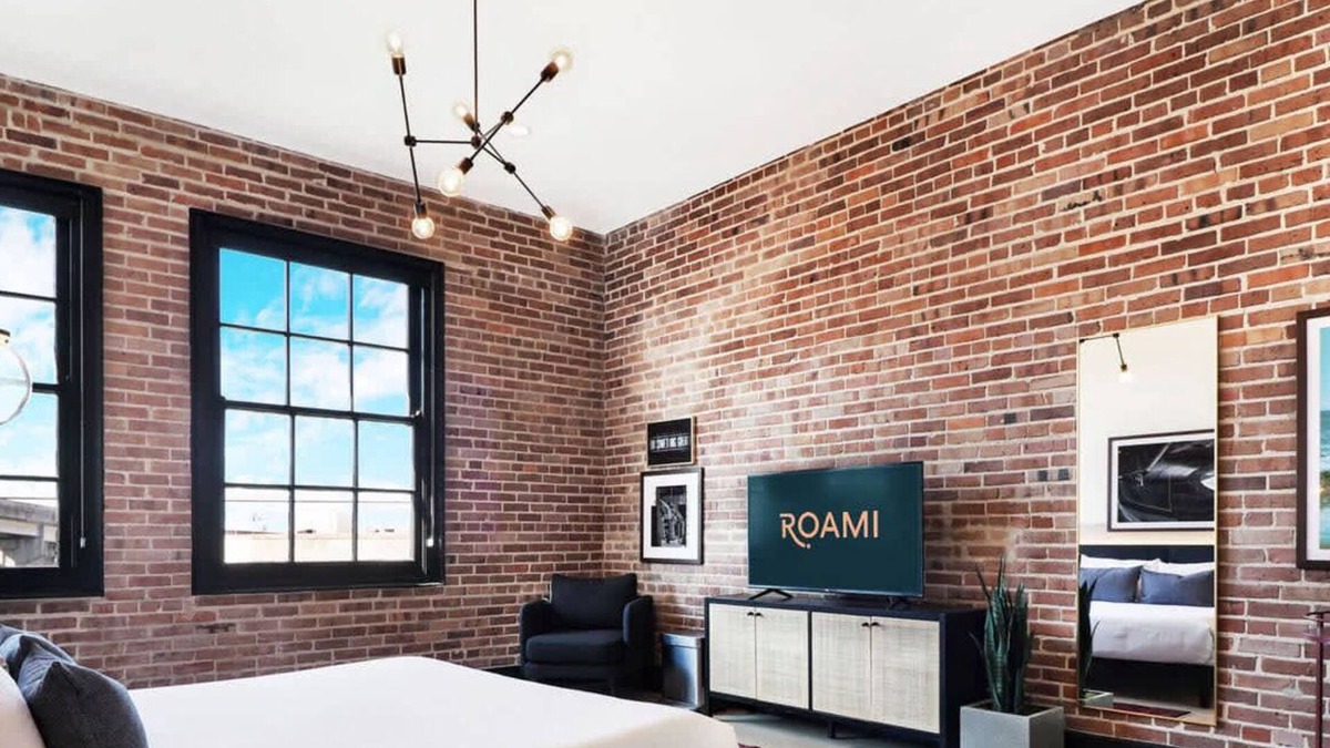 Arts/Warehouse District House | Roami at The Lola | Convention Center | Suite