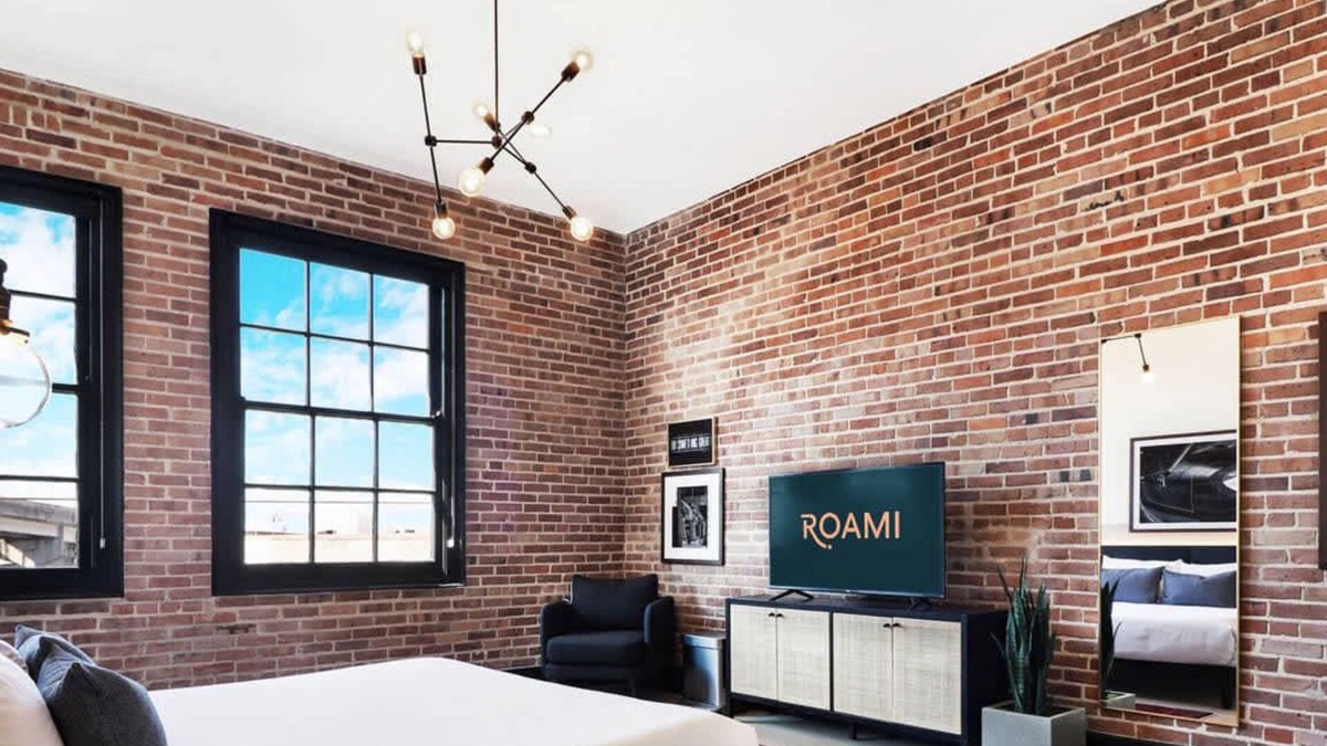 Arts/Warehouse District House | Roami at The Lola | Convention Center | Suite