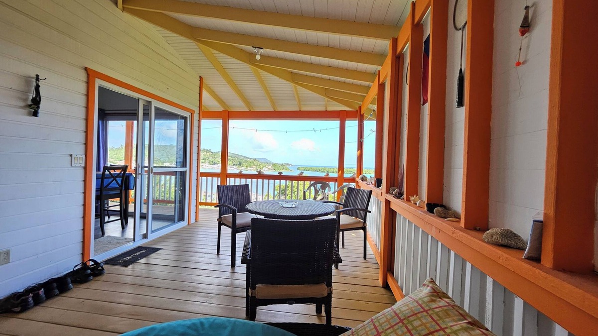 Jonesville House | Roatan - Quiet 2 bedroom oceanfront home with amazing views