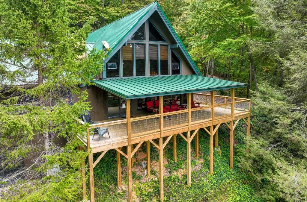 Robbinsville House | Robbinsville Vacation Rental with Covered Balcony