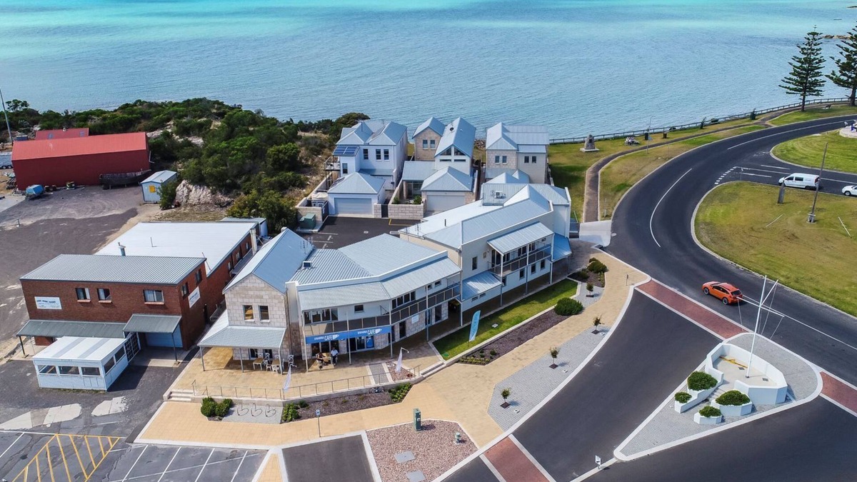 Waterhouse Apartment | Robe Marina Waters Edge View Apartment