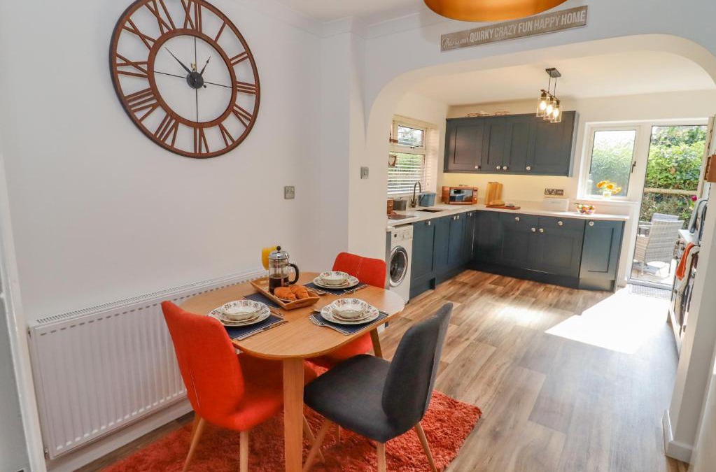 Adderbury House | Robellen Corner