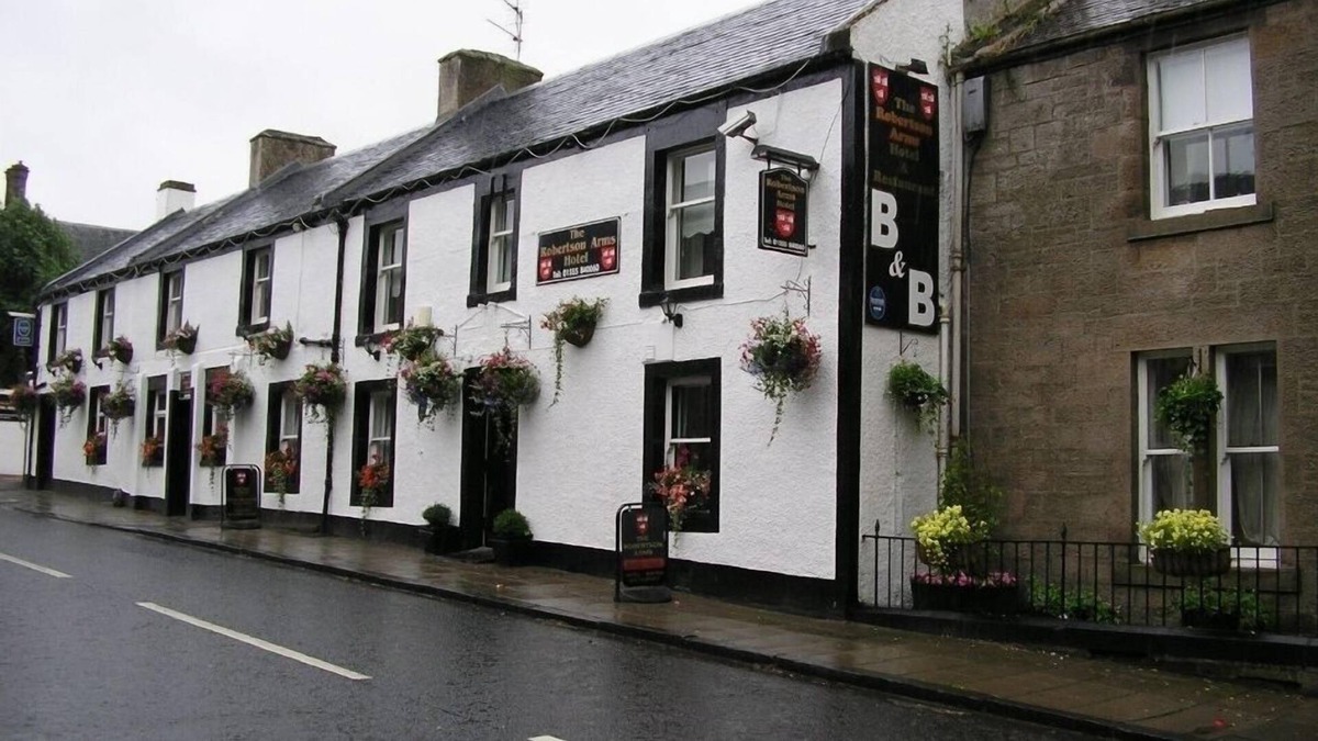 Lanark Hotel | Robertson Arms Hotel