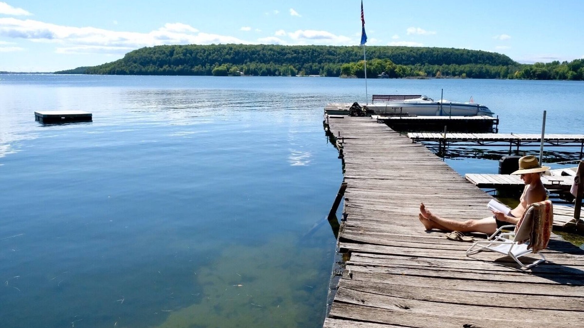 Idlewild Cottage | Robertson's Cottages Door County Waterfront Resort Sportsman's Home Dog Friendly