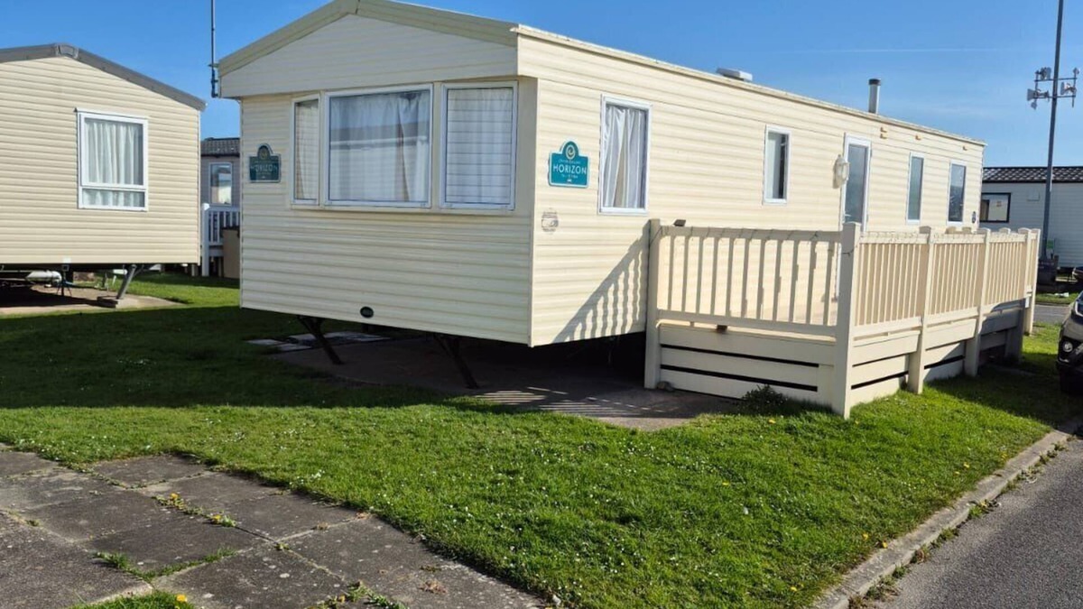 Rhyl Ski Chalet | Robin Hood 3-Bed Caravan, Sleeps 8, Pet Friendly