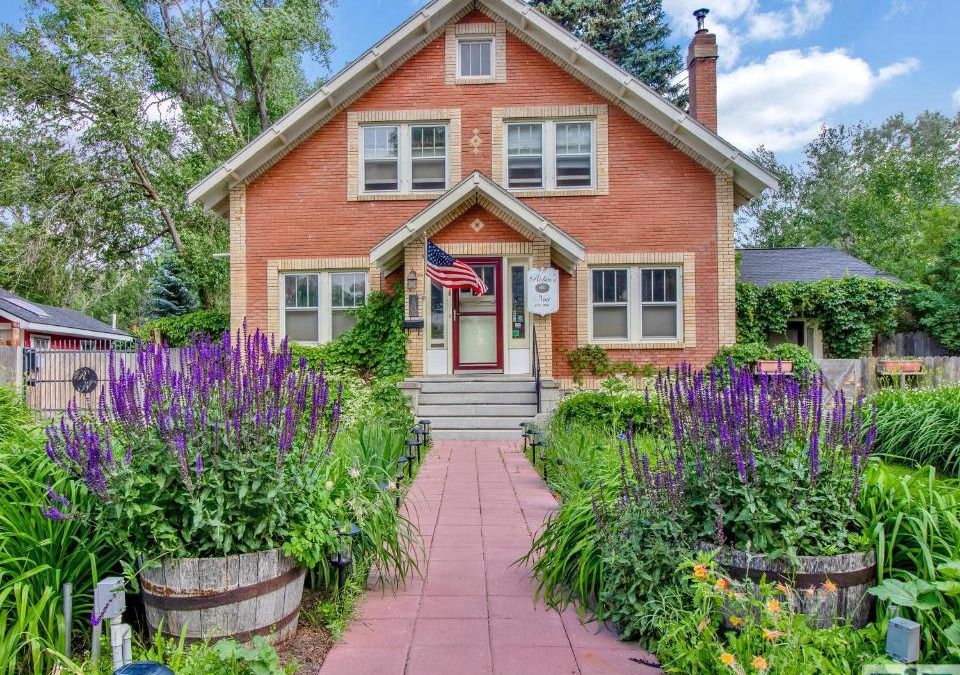 Cody Bed & Breakfast | Robins Nest Bed & Breakfast