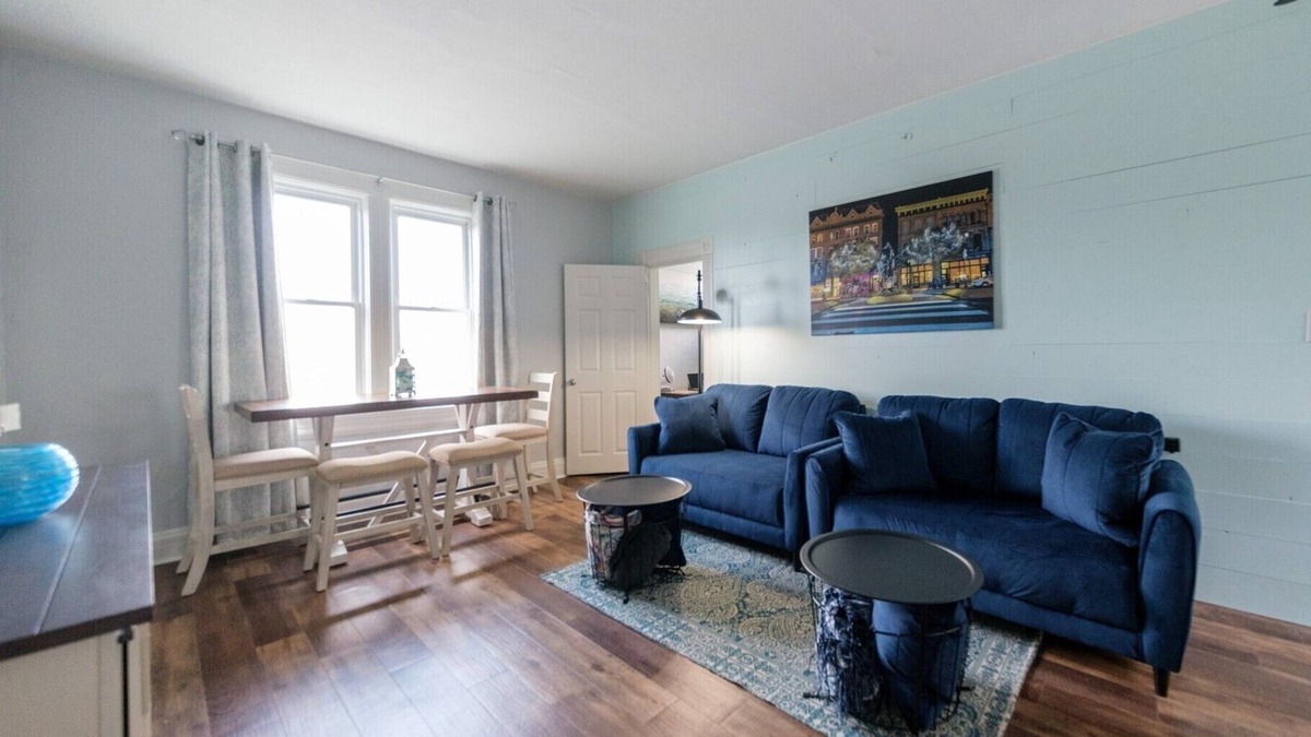 Hamilton Apartment | Robins Nest - Miami U, Weddings or Spooky Nook
