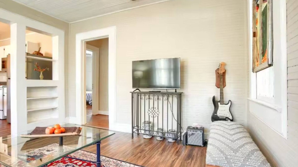 Mobile Cottage | Robinson Bayou's Yellow Door Cottage