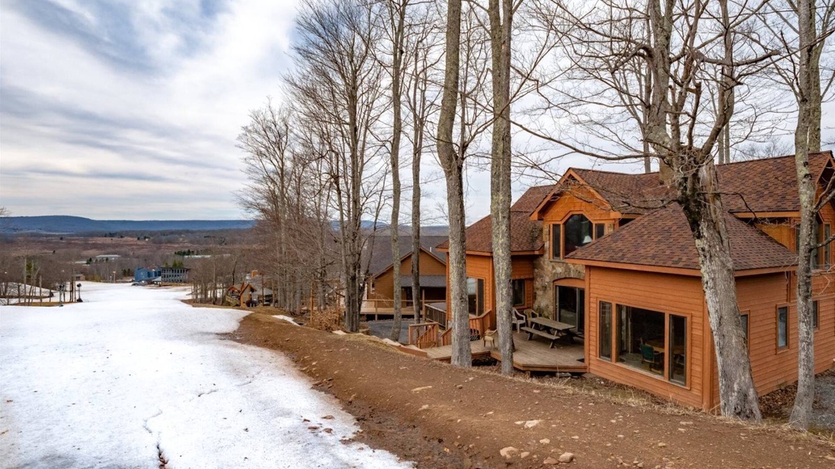 Northface House | Robyn`s Nest - 304 Slopeside Road