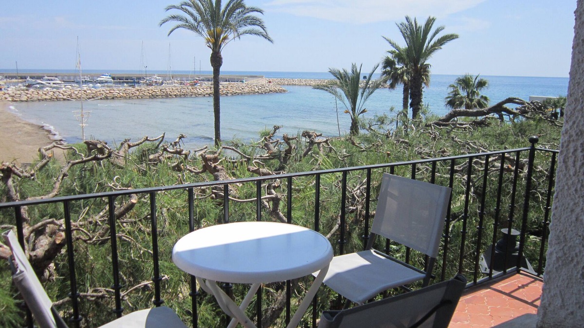 El Roc de Sant Gaieta Apartment | ROC SANT GAIETA waterfront near Port aventura