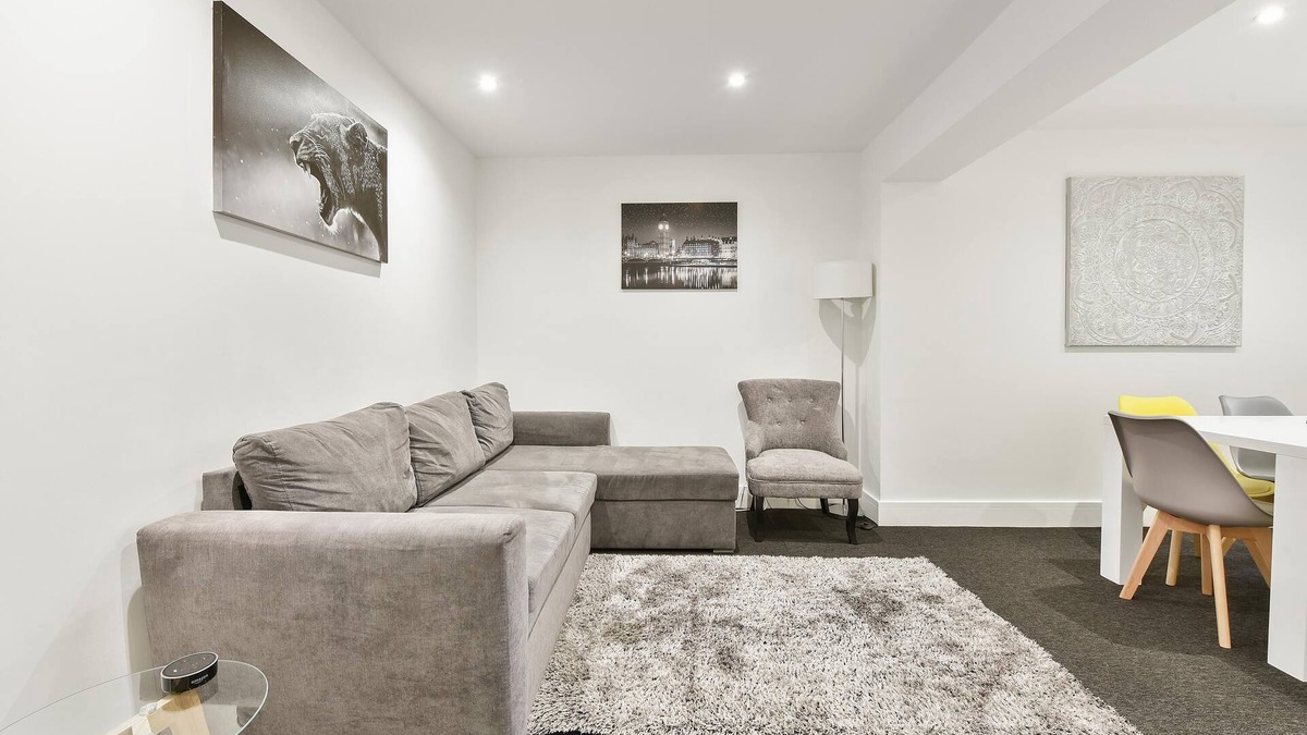 George Green House | Rochfords Serviced House with 5 Bedrooms, 4 bathrooms, upto12 beds