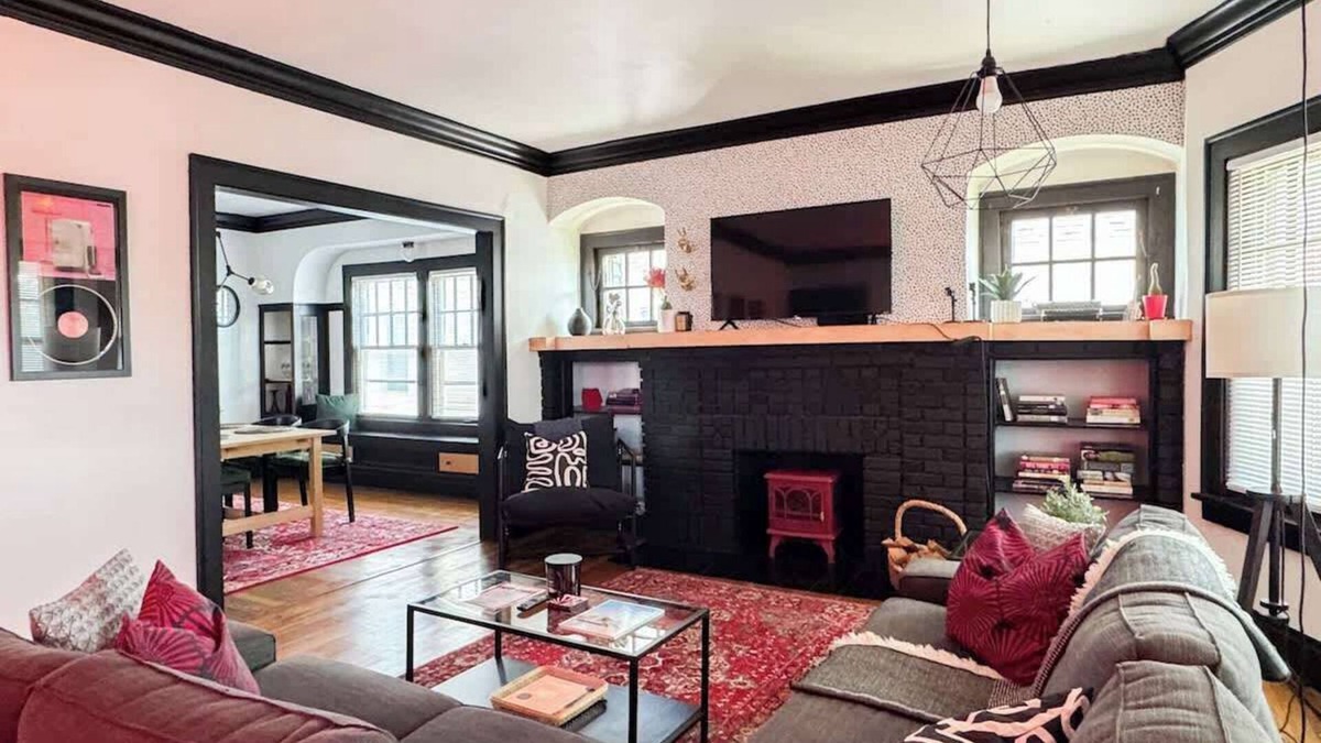 Lakewood Apartment | Rock and Roll House of Fame! 2bed 1bath Central AC