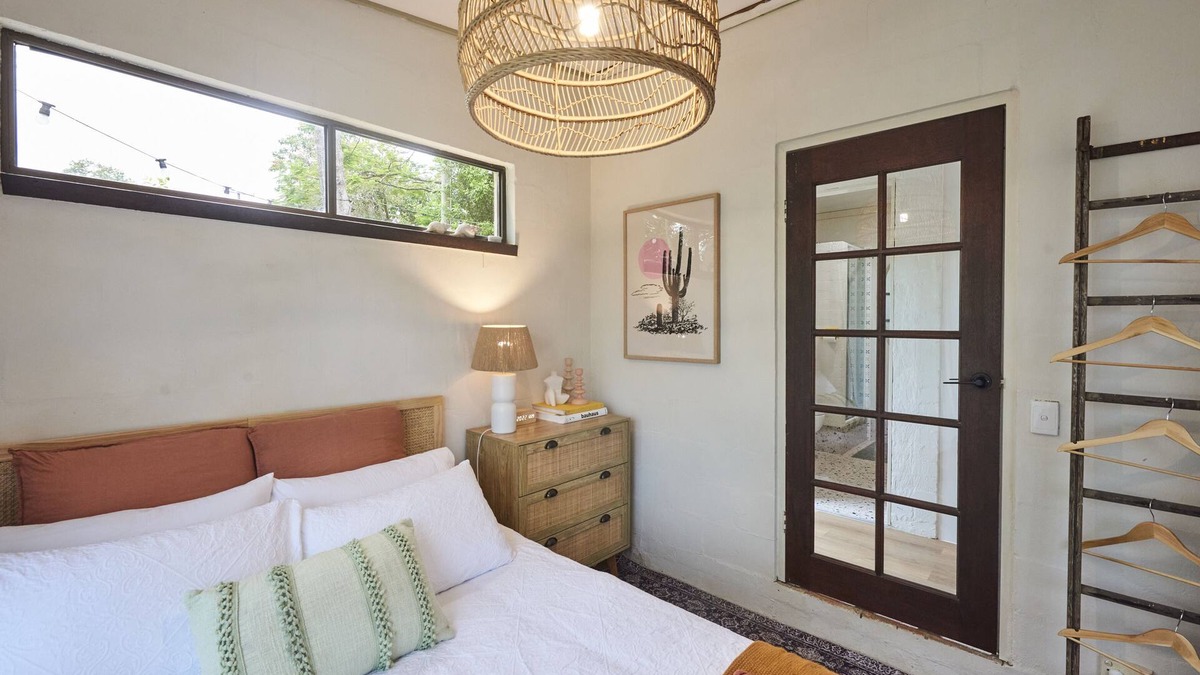 Eumundi House | Rock Bungalow Country Getaway Near Noosa