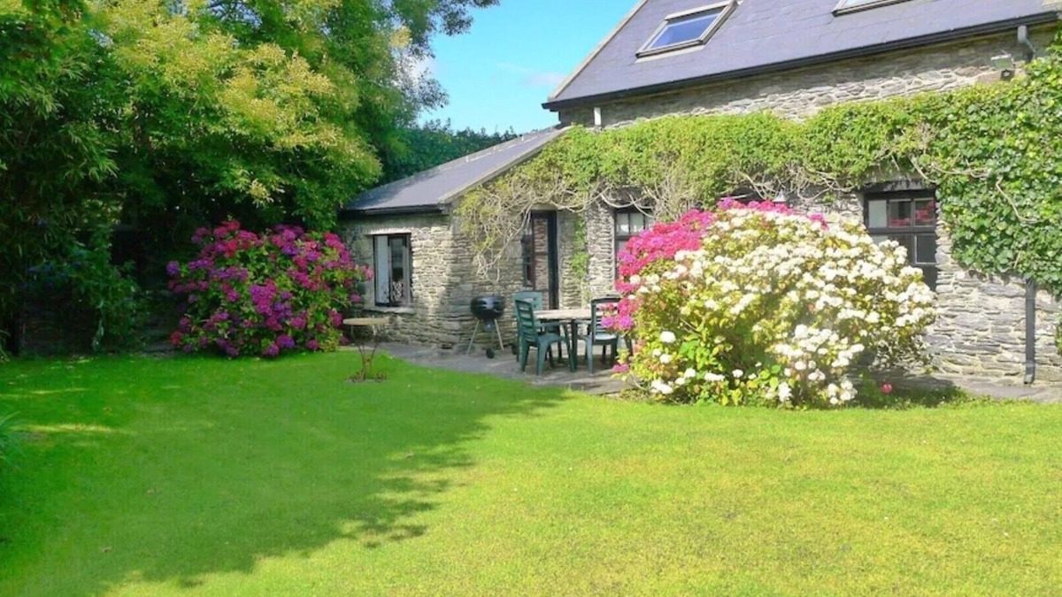 Barnatonicane Cottage | Rock Cottage Self Catering Cottage