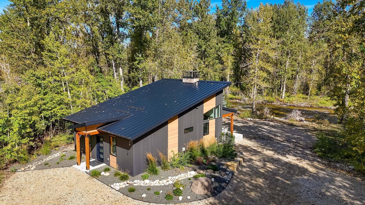 Red Lodge Cabin | Rock Creek Retreat: Creekside Cabin Near Red Lodge