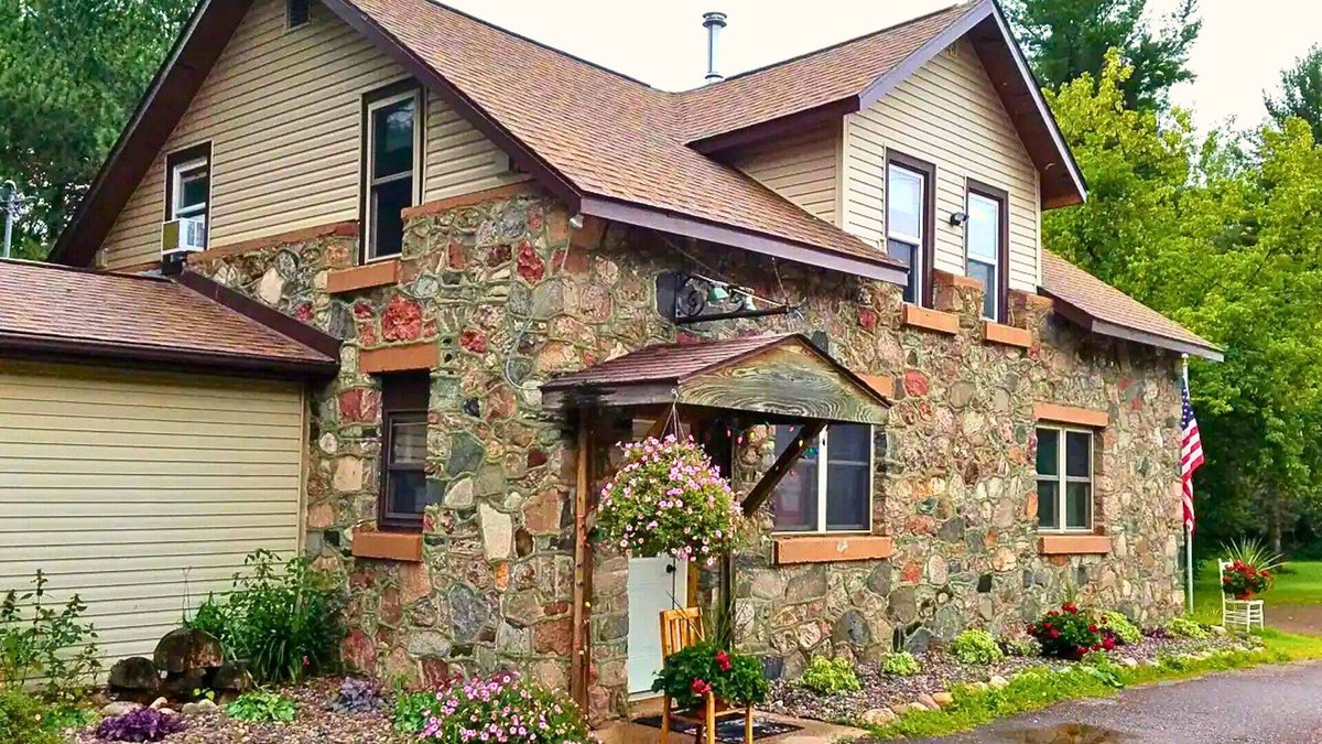 Phillips Apartment | Rock Garden Rental | 3 Beds, comfortable and clean