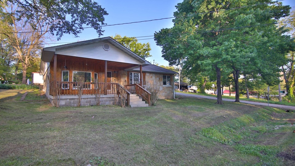 Thayer House | Rock House Retreat - 2 miles from Spring River! Walking distance to restaurants!