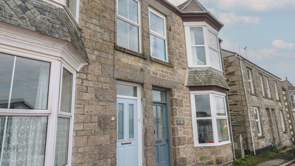 Porthleven House | ROCK LOBSTER, pet friendly, character holiday cottage in Porthleven