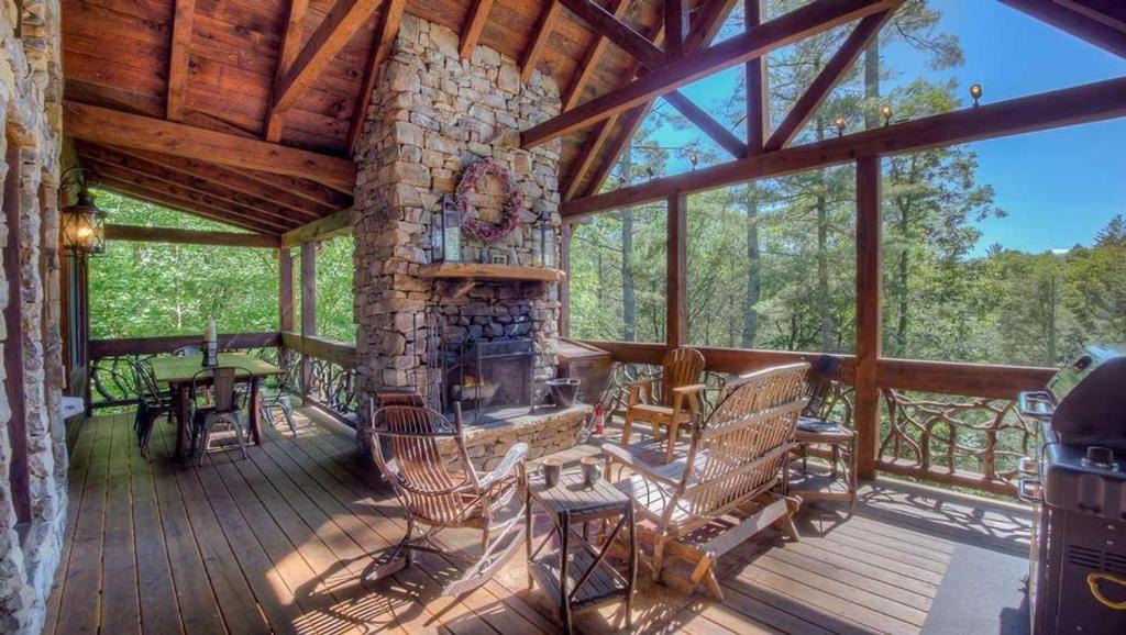 Cashes Valley House | Rock N' River
