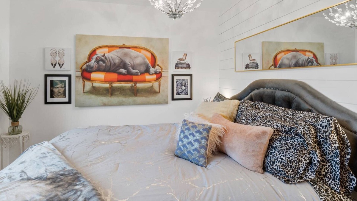 Boise Condo | Rock N' Roll + Sweet Dreams! Get Cozy Next to Indoor & Outdoor Fireplace'! Community Pool!