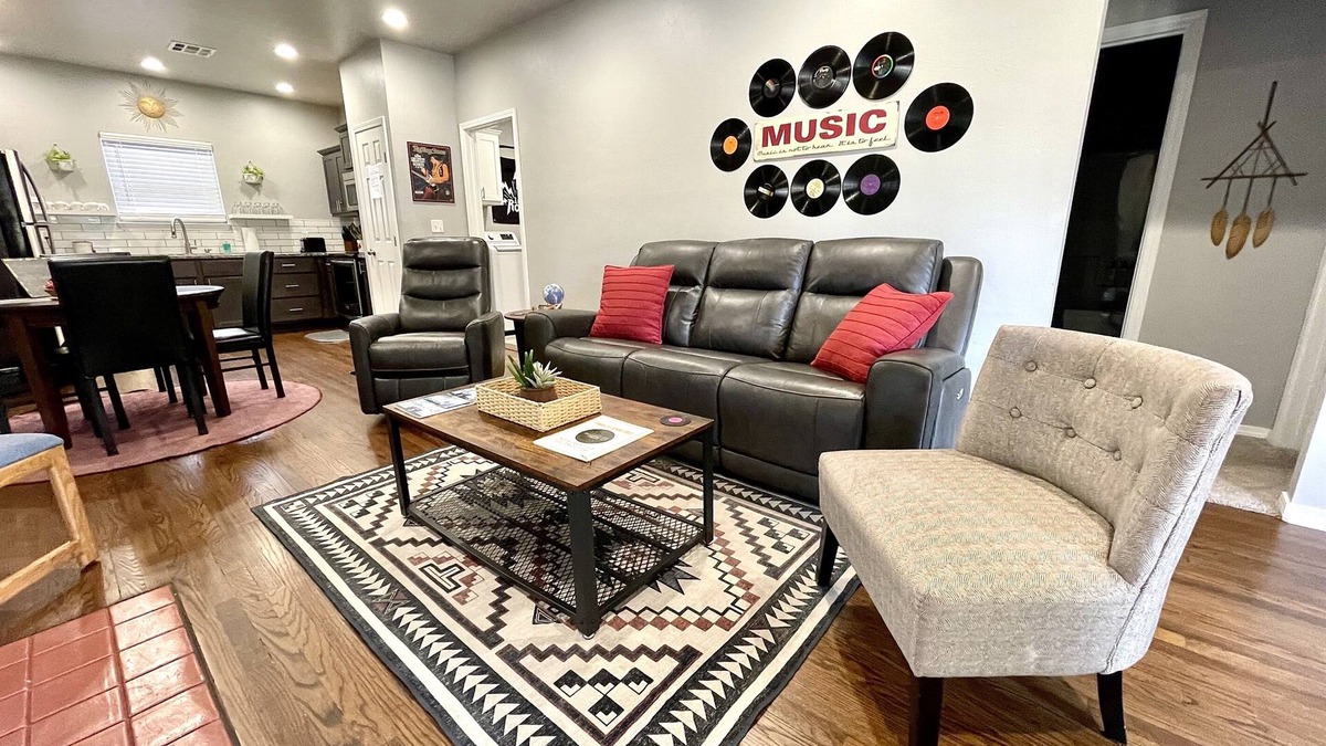 Chickasha House | Rock & Roll Chickasha | Fiber | TV | W/D | Parking
