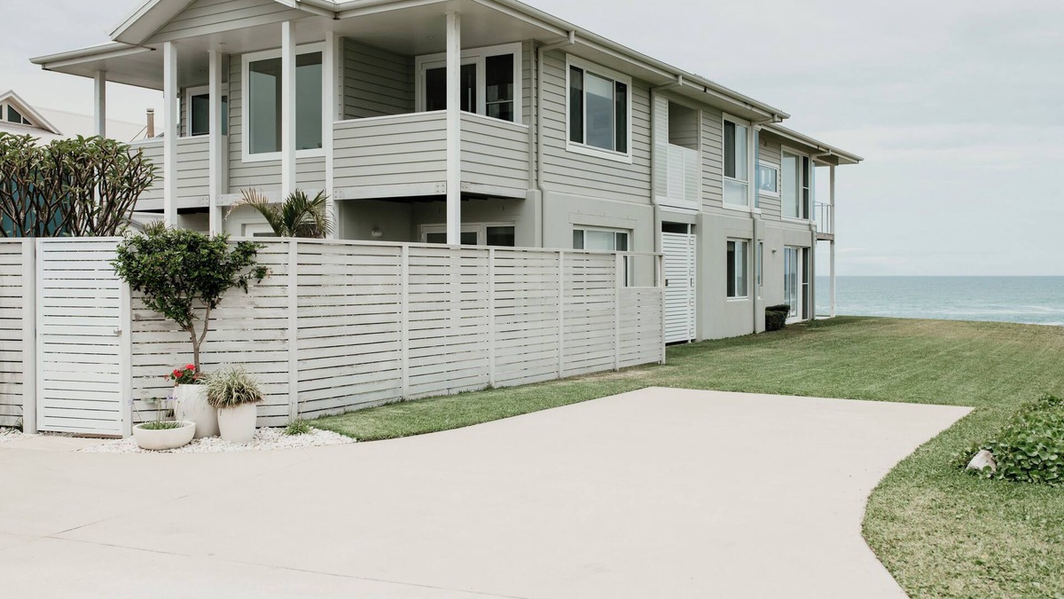 Anna Bay Apartment | ROCK SALTnLuxury 3 B/room Ocean Front Apartment - breathtaking 270 degree view