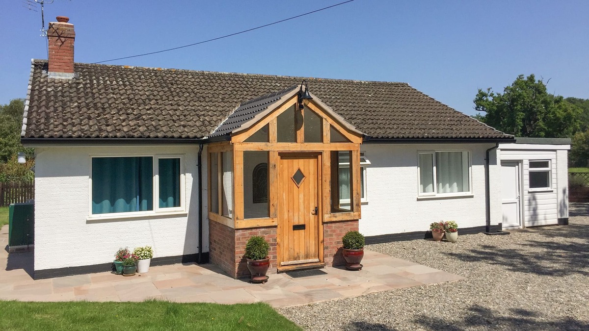 Llanymynech Cottage | ROCK VIEW COTTAGE, pet friendly in Llanymynech