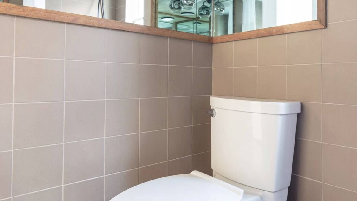 Queens Apartment | Rockaway Beach Loft! Coastal Farmhouse 2nd FLR APT high vaulted ceilings!