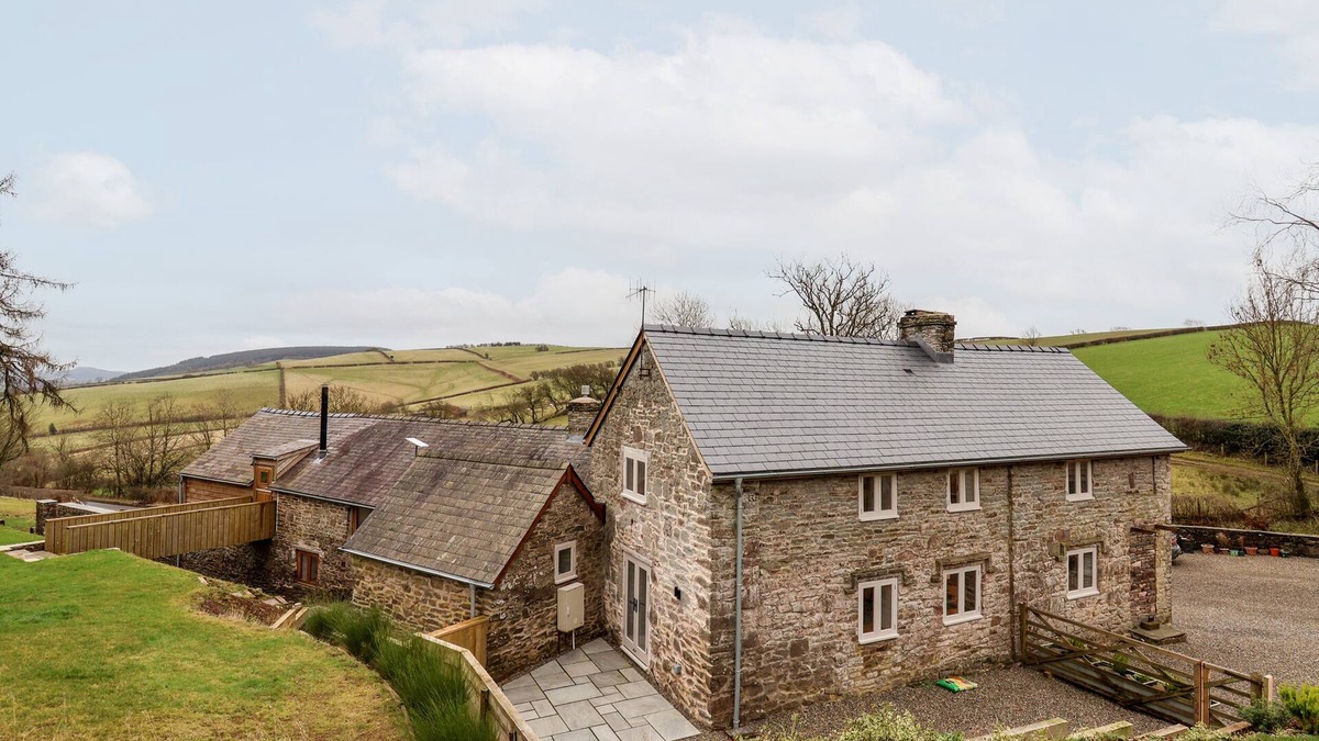 Newcastle-on-Clun Cottage | ROCKHILL FARMHOUSE, pet friendly, with open fire in Clun