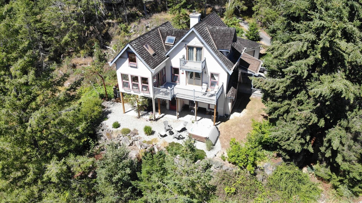 Halfmoon Bay House | Rockhill House