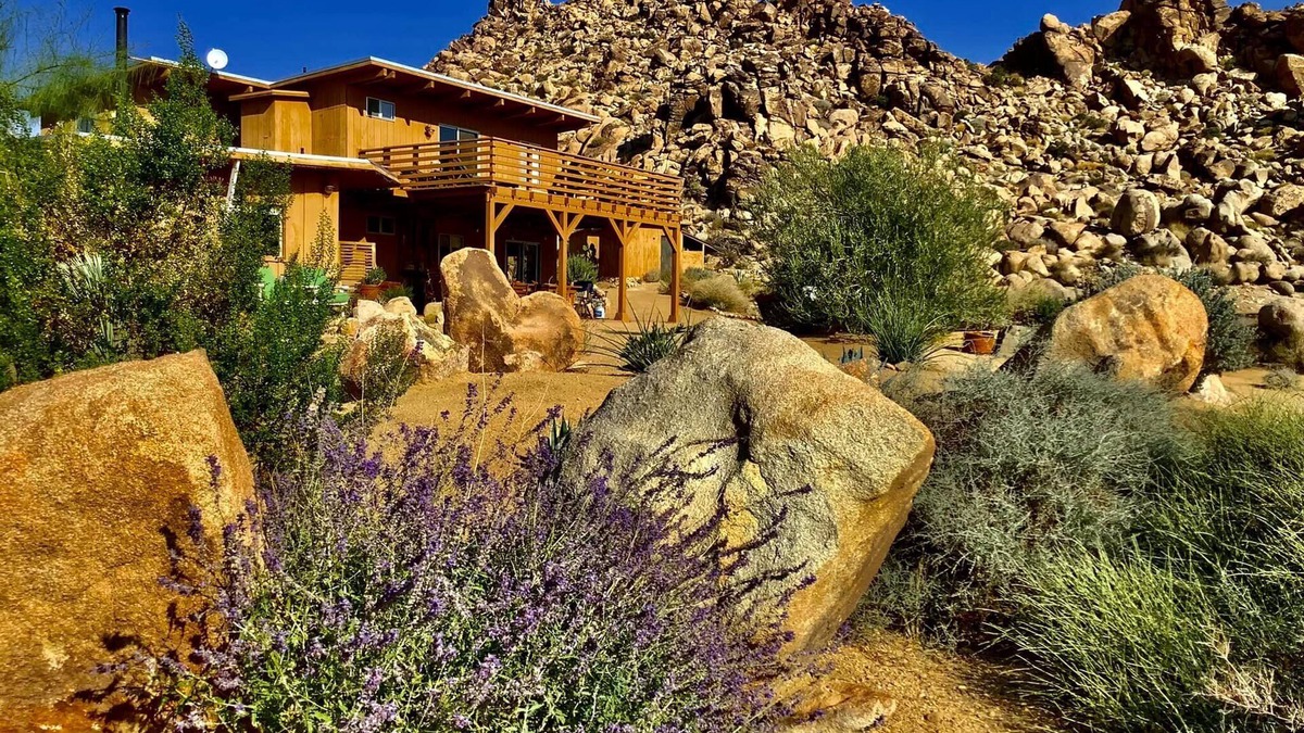 Monument Manor House | RockHill Ranch-Joshua Tree Retreat, Secluded and Beautiful!